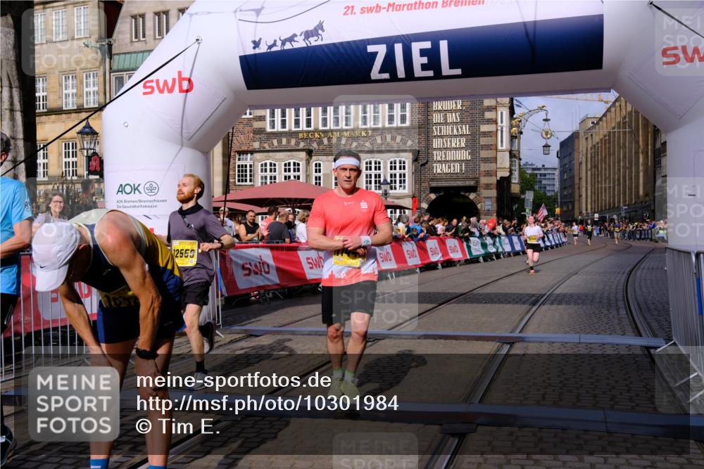 13.09.2026 - 21. swb-Marathon Bremen Tim E. http://msf.ph/oto/10301984 13.09.2026 10:44:15 Ziel 10337, 10342, 11019, 11208, 11312, 11447, 11614, 11930, 11948, 12250, 12253, 12436, 12559, 13538 meine-sportfotos.de