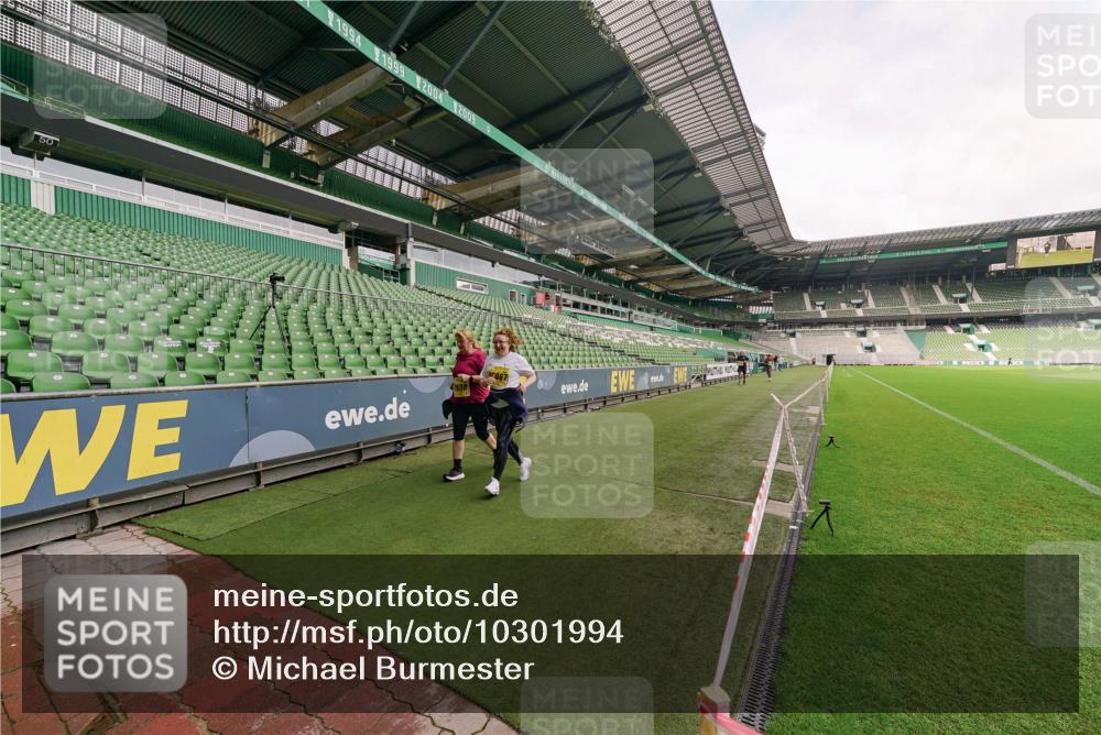 13.09.2026 - 21. swb-Marathon Bremen Michael Burmester http://msf.ph/oto/10301994 13.09.2026 10:52:51 Laufen im Stadion 10317, 10387, 10650, 10967, 10968, 11017, 11025, 11161, 11195, 11341, 11444, 11538, 12377, 12408, 12416, 12546, 10407, 10413, 10667, 10710, 10754, 11031, 11254, 11541, 11712, 11780, 11851, 11942, 11980, 12440, 12471, 12542, 12561 meine-sportfotos.de