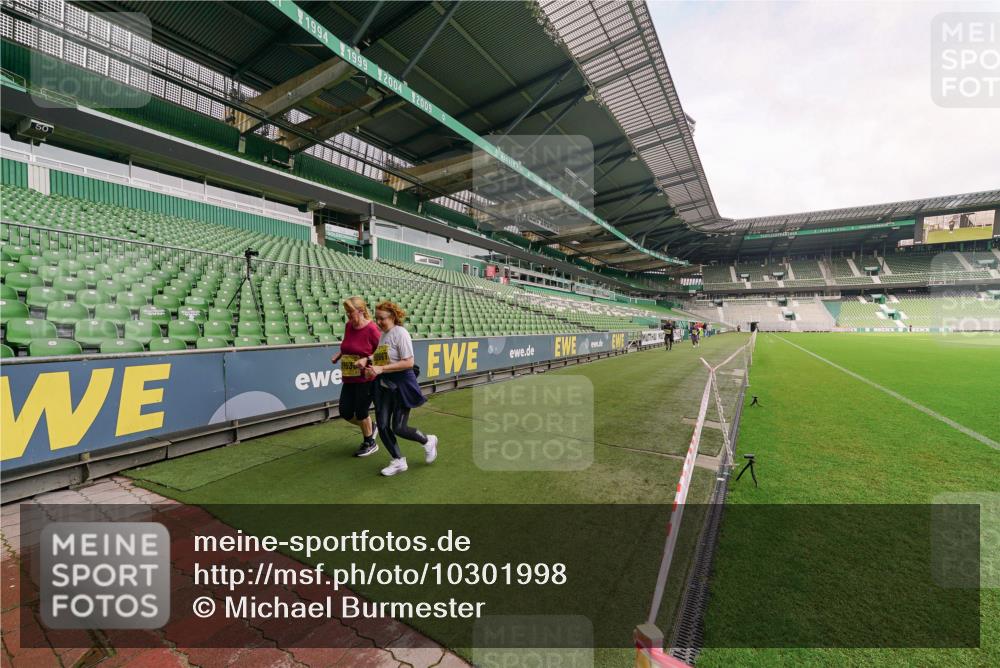 13.09.2026 - 21. swb-Marathon Bremen Michael Burmester http://msf.ph/oto/10301998 13.09.2026 10:52:52 Laufen im Stadion 10317, 10387, 10650, 10967, 10968, 11017, 11025, 11161, 11195, 11341, 11444, 11538, 12377, 12408, 12416, 12546, 10407, 10413, 10667, 10710, 10754, 11031, 11254, 11541, 11712, 11780, 11851, 11942, 11980, 12440, 12471, 12542 meine-sportfotos.de
