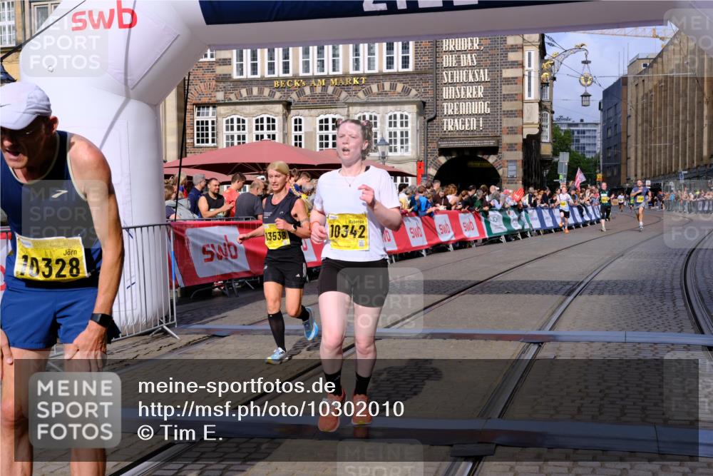 13.09.2026 - 21. swb-Marathon Bremen Tim E. http://msf.ph/oto/10302010 13.09.2026 10:44:19 Ziel 10337, 10342, 11108, 11208, 11312, 11447, 11614, 11644, 11758, 11930, 12436, 12559, 13538 meine-sportfotos.de