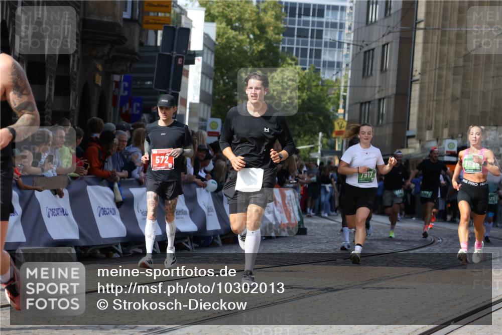 13.09.2026 - 21. swb-Marathon Bremen Strokosch-Dieckow http://msf.ph/oto/10302013 13.09.2026 13:22:05 Ziel 572, 1130, 1209, 1254, 2088, 2397, 2570, 3290, 3338, 3435, 3695, 3774, 3930, 3934, 4581, 4735, 5542, 6865, 6976, 7098, 7176, 8438, 8947, 9059, 9421, 10120, 13145, 1601, 1645, 2499, 3021, 4204, 4211, 6621, 7625, 7917, 8447, 8574, 9668, 9839 meine-sportfotos.de