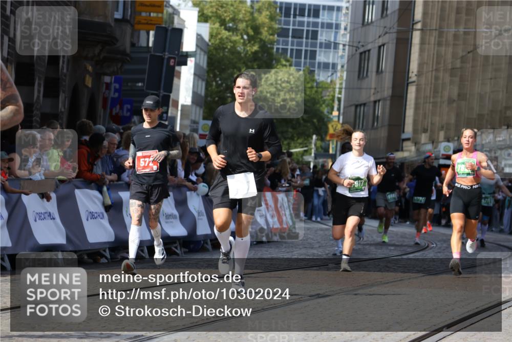 13.09.2026 - 21. swb-Marathon Bremen Strokosch-Dieckow http://msf.ph/oto/10302024 13.09.2026 13:22:06 Ziel 572, 1209, 1254, 2088, 2397, 2570, 3290, 3338, 3695, 3774, 3930, 3934, 4581, 4735, 5542, 6865, 6976, 7098, 7176, 8438, 8947, 9059, 9421, 10120, 13145, 1601, 1645, 2499, 3021, 4204, 4211, 6621, 7625, 7917, 8447, 8574, 9668 meine-sportfotos.de