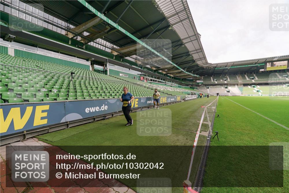 13.09.2026 - 21. swb-Marathon Bremen Michael Burmester http://msf.ph/oto/10302042 13.09.2026 10:55:00 Laufen im Stadion 12163, 10387, 10533, 10534, 10573, 10650, 10967, 10968, 11017, 11025, 11161, 11195, 11341, 11352, 11444, 11496, 11538, 11807, 12377, 12408, 12535, 12546 meine-sportfotos.de