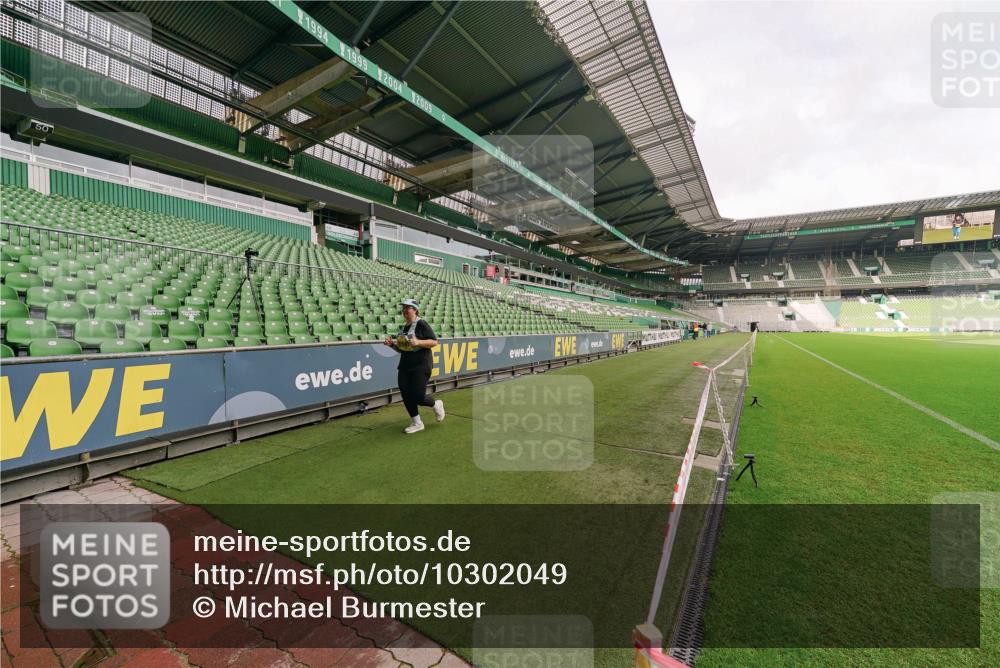 13.09.2026 - 21. swb-Marathon Bremen Michael Burmester http://msf.ph/oto/10302049 13.09.2026 10:55:17 Laufen im Stadion 12163, 10317, 10387, 10533, 10534, 10573, 10650, 10967, 10968, 11017, 11025, 11161, 11195, 11341, 11352, 11444, 11496, 11538, 11807, 12377, 12408, 12535, 12546 meine-sportfotos.de