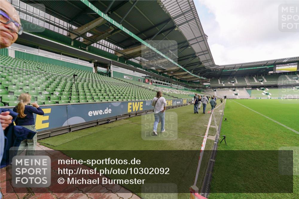 13.09.2026 - 21. swb-Marathon Bremen Michael Burmester http://msf.ph/oto/10302092 13.09.2026 11:20:39 Laufen im Stadion  meine-sportfotos.de