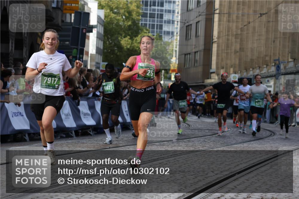 13.09.2026 - 21. swb-Marathon Bremen Strokosch-Dieckow http://msf.ph/oto/10302102 13.09.2026 13:22:09 Ziel 141, 572, 1209, 1254, 2051, 2088, 2397, 3290, 3338, 3695, 3774, 3934, 4581, 4735, 5193, 6865, 6976, 7098, 8438, 8947, 9059, 9421, 10120, 1601, 2499, 4204, 4211, 6621, 7625, 7917, 8447, 8574, 9668 meine-sportfotos.de
