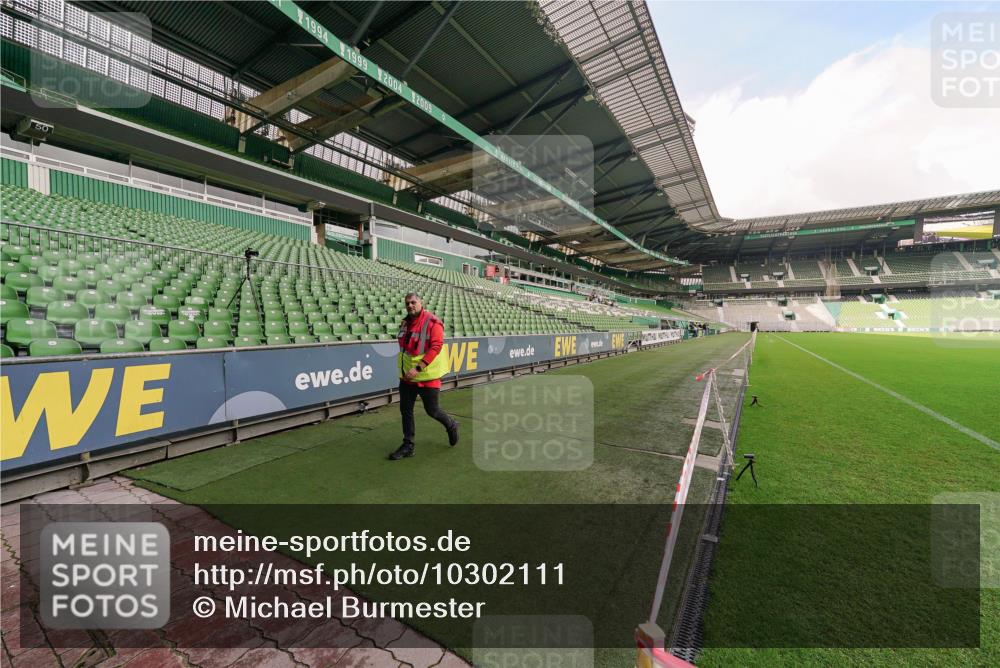 13.09.2026 - 21. swb-Marathon Bremen Michael Burmester http://msf.ph/oto/10302111 13.09.2026 11:27:19 Laufen im Stadion  meine-sportfotos.de