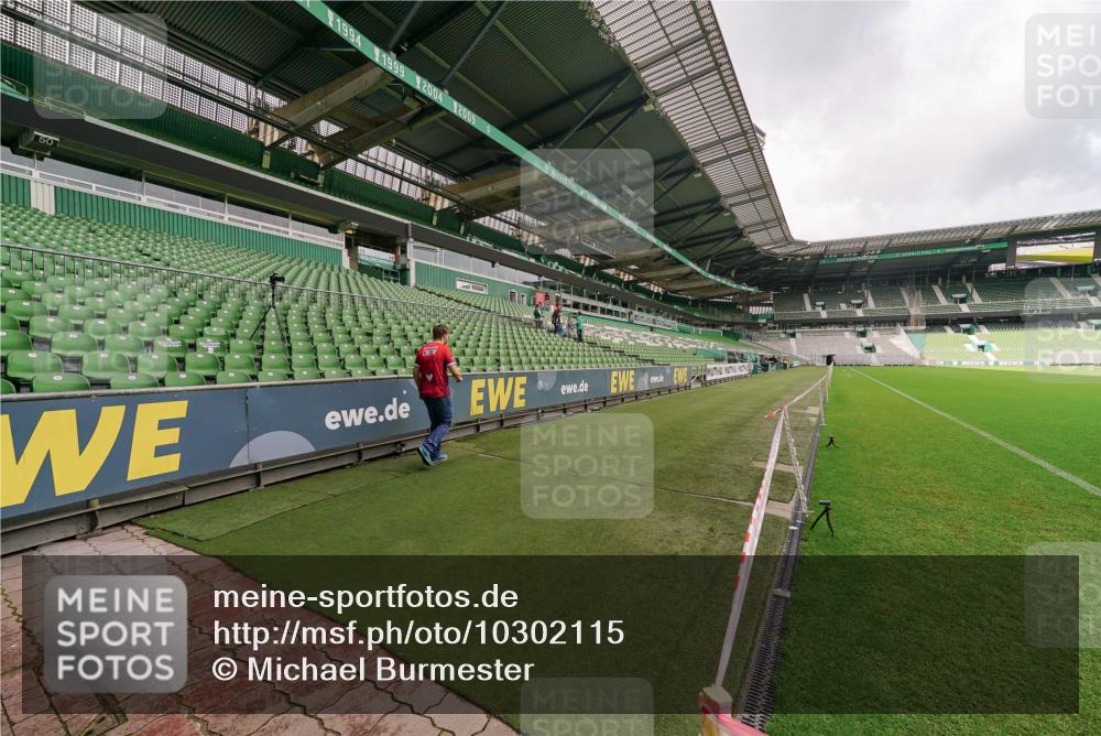 13.09.2026 - 21. swb-Marathon Bremen Michael Burmester http://msf.ph/oto/10302115 13.09.2026 11:32:48 Laufen im Stadion  meine-sportfotos.de