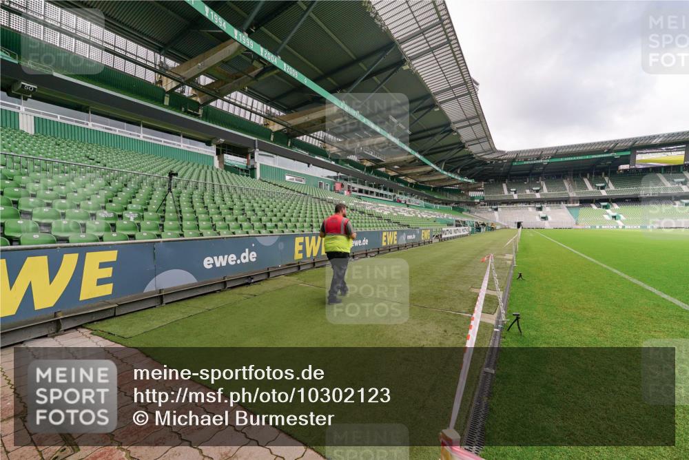 13.09.2026 - 21. swb-Marathon Bremen Michael Burmester http://msf.ph/oto/10302123 13.09.2026 11:39:30 Laufen im Stadion  meine-sportfotos.de