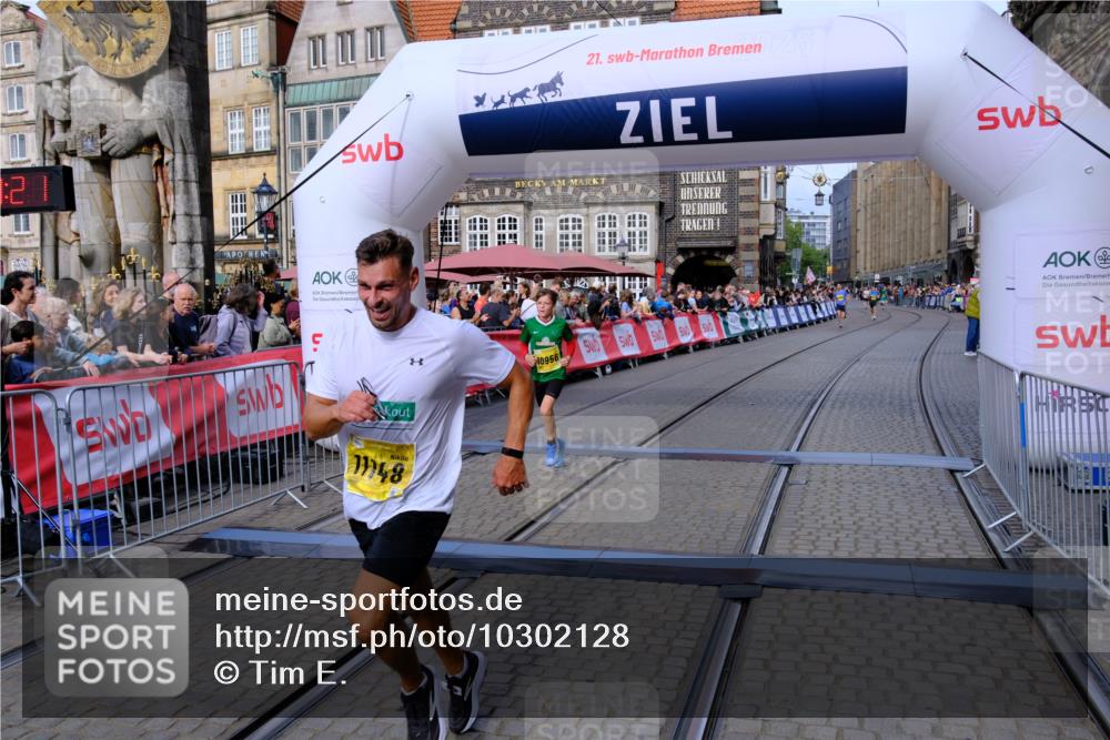 13.09.2026 - 21. swb-Marathon Bremen Tim E. http://msf.ph/oto/10302128 13.09.2026 10:44:37 Ziel 10956, 11108, 11148, 11438, 11644, 11758 meine-sportfotos.de