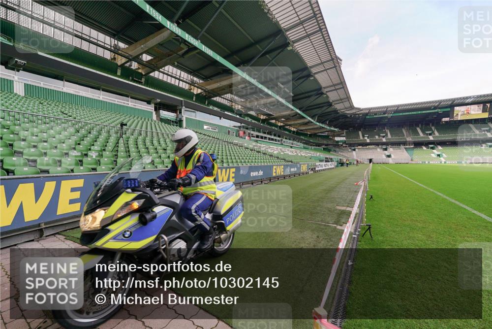 13.09.2026 - 21. swb-Marathon Bremen Michael Burmester http://msf.ph/oto/10302145 13.09.2026 11:53:45 Laufen im Stadion  meine-sportfotos.de