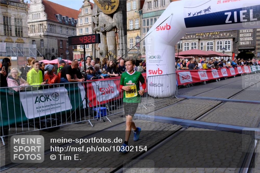 13.09.2026 - 21. swb-Marathon Bremen Tim E. http://msf.ph/oto/10302154 13.09.2026 10:44:39 Ziel 10956, 11148, 11438, 11644 meine-sportfotos.de