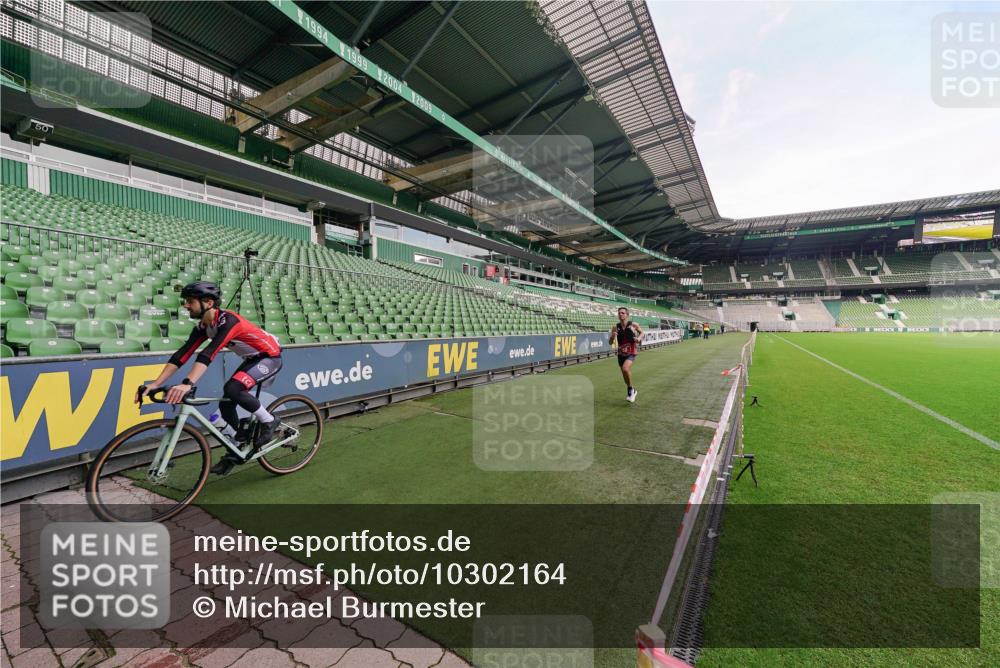 13.09.2026 - 21. swb-Marathon Bremen Michael Burmester http://msf.ph/oto/10302164 13.09.2026 11:54:31 Laufen im Stadion 133 meine-sportfotos.de