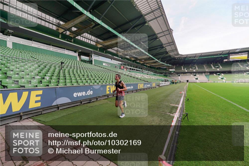 13.09.2026 - 21. swb-Marathon Bremen Michael Burmester http://msf.ph/oto/10302169 13.09.2026 11:54:31 Laufen im Stadion 133 meine-sportfotos.de