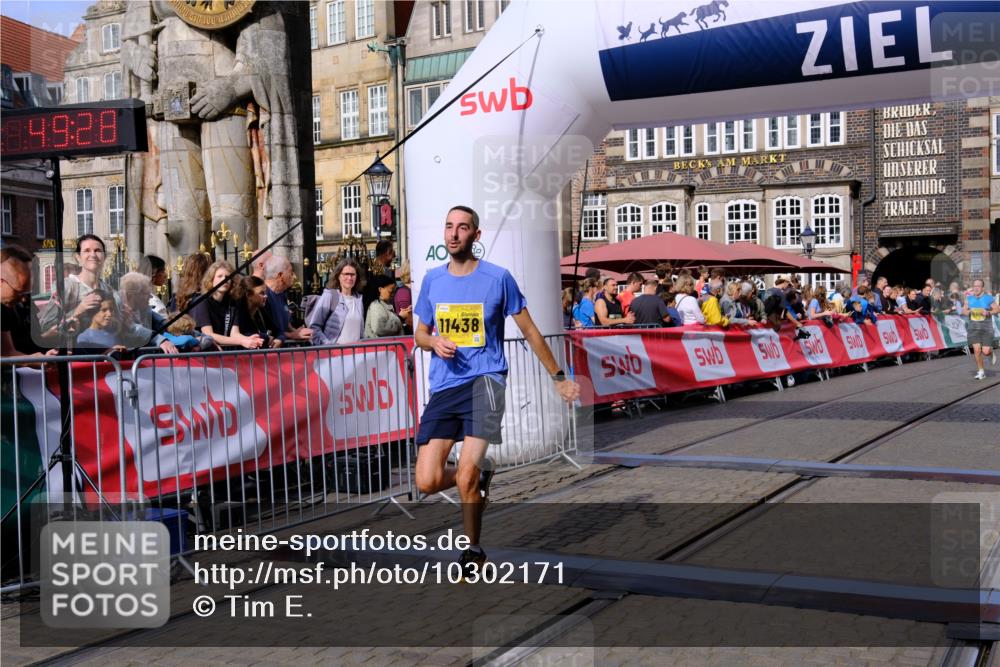 13.09.2026 - 21. swb-Marathon Bremen Tim E. http://msf.ph/oto/10302171 13.09.2026 10:44:45 Ziel 10454, 10806, 10956, 11148, 11438 meine-sportfotos.de