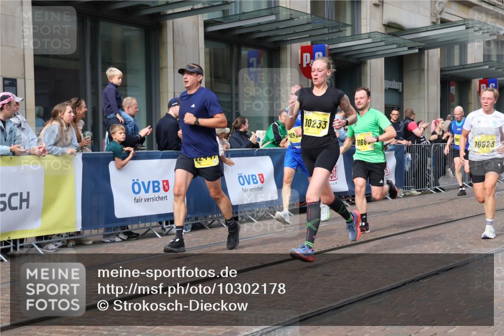 13.09.2026 - 21. swb-Marathon Bremen Strokosch-Dieckow http://msf.ph/oto/10302178 13.09.2026 10:50:21 Ziel 10233, 10267, 10525, 10764, 10840, 11076, 11220, 11276, 11622, 11664, 11742, 11753, 11774, 11961, 12052, 12070, 12078, 12309, 12447, 12488, 12560, 13544, 10170, 10233, 10876, 10923, 11111, 11128, 11178, 11415, 11497, 11499, 11622, 11680, 12045, 12240, 12269, 12510, 13562 meine-sportfotos.de