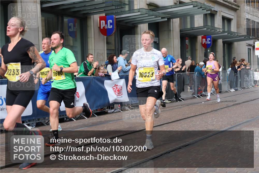 13.09.2026 - 21. swb-Marathon Bremen Strokosch-Dieckow http://msf.ph/oto/10302200 13.09.2026 10:50:22 Ziel 10267, 10525, 10764, 10840, 11076, 11170, 11220, 11276, 11664, 11742, 11753, 11774, 11961, 12052, 12070, 12078, 12179, 12309, 12447, 12488, 12560, 13544, 10170, 10233, 10876, 10923, 11111, 11128, 11178, 11415, 11497, 11499, 11622, 11680, 12045, 12240, 12269, 12510, 13562 meine-sportfotos.de