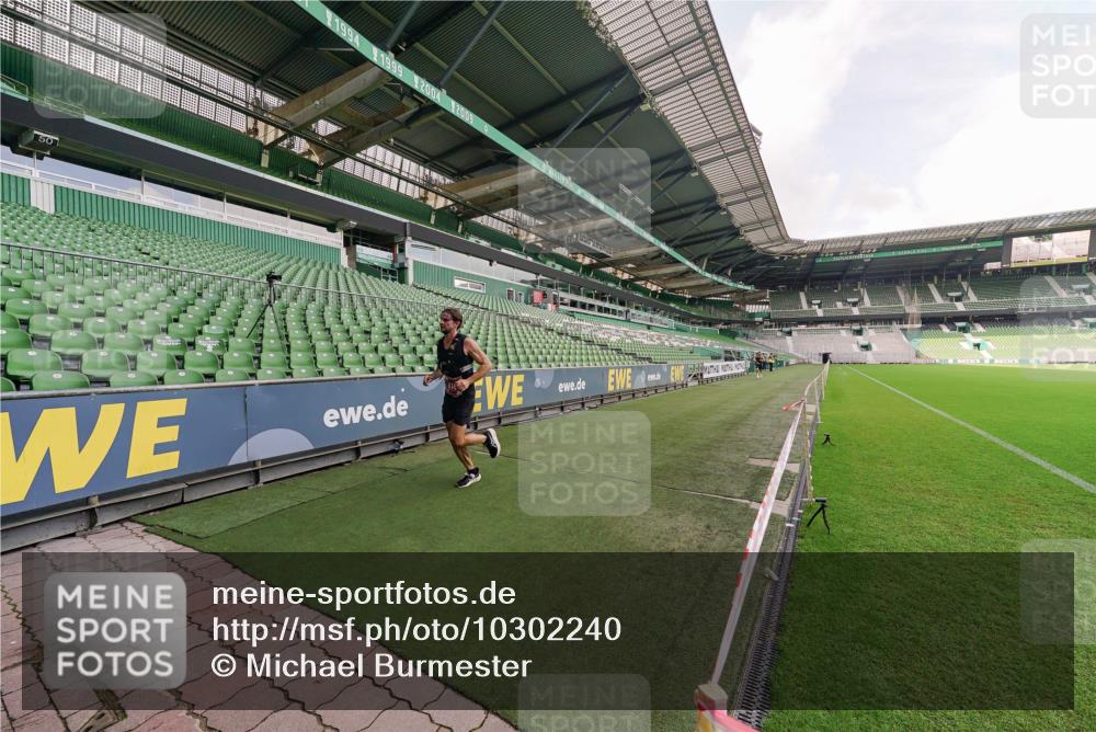 13.09.2026 - 21. swb-Marathon Bremen Michael Burmester http://msf.ph/oto/10302240 13.09.2026 12:11:19 Laufen im Stadion 614, 1046, 1651, 1671, 2054, 1091 meine-sportfotos.de