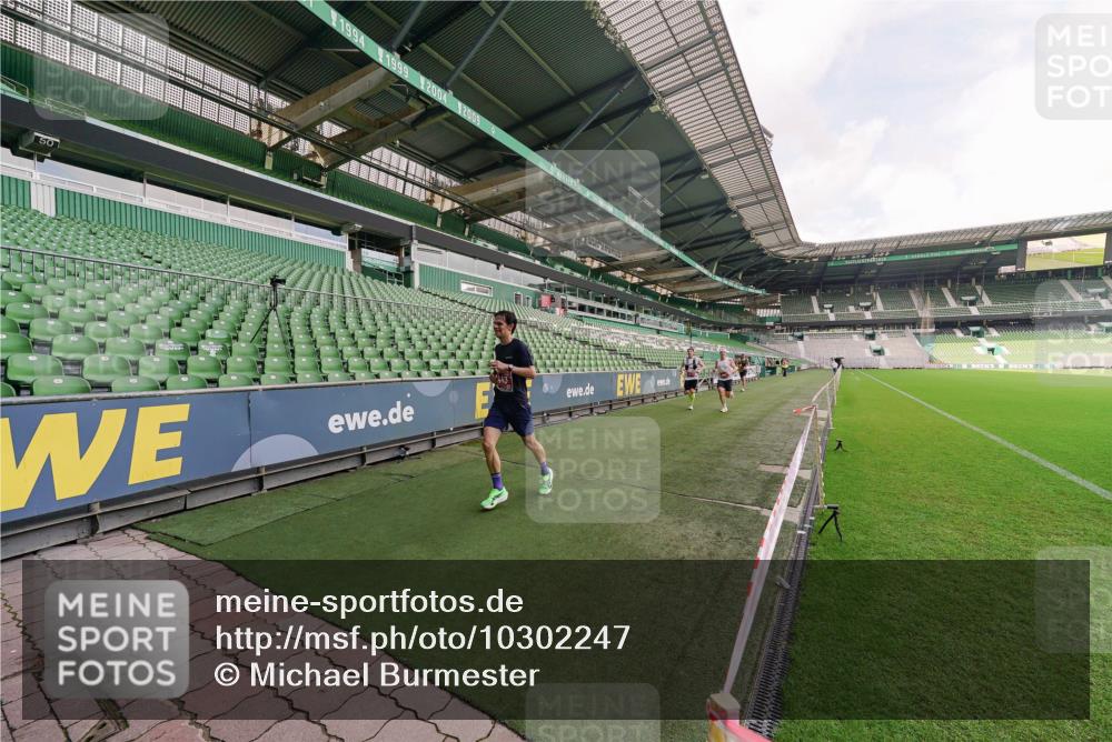 13.09.2026 - 21. swb-Marathon Bremen Michael Burmester http://msf.ph/oto/10302247 13.09.2026 12:12:20 Laufen im Stadion 317, 443, 614, 796, 1651, 692 meine-sportfotos.de