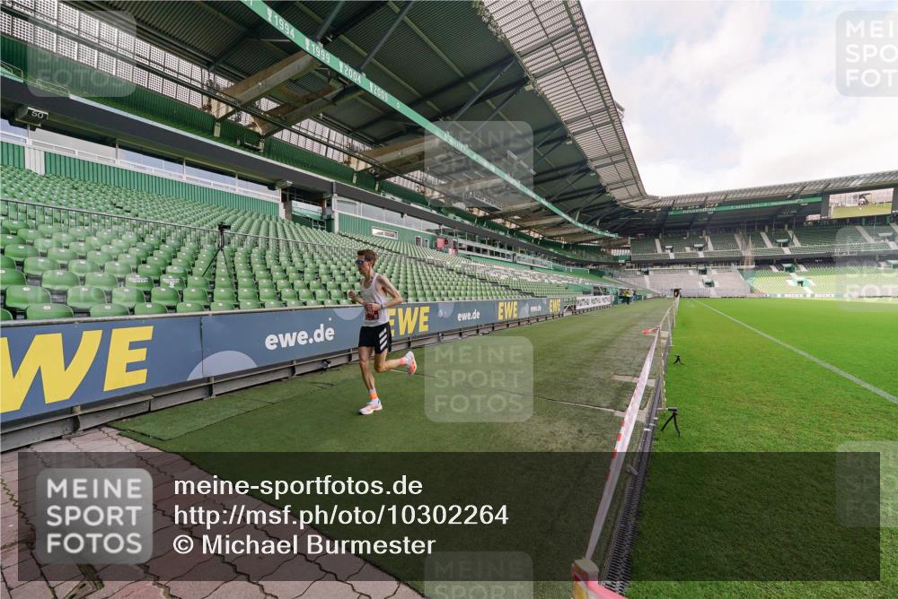 13.09.2026 - 21. swb-Marathon Bremen Michael Burmester http://msf.ph/oto/10302264 13.09.2026 12:13:44 Laufen im Stadion 245, 317, 443, 540, 796, 822, 1149, 692, 1046, 1651, 1671, 2054 meine-sportfotos.de