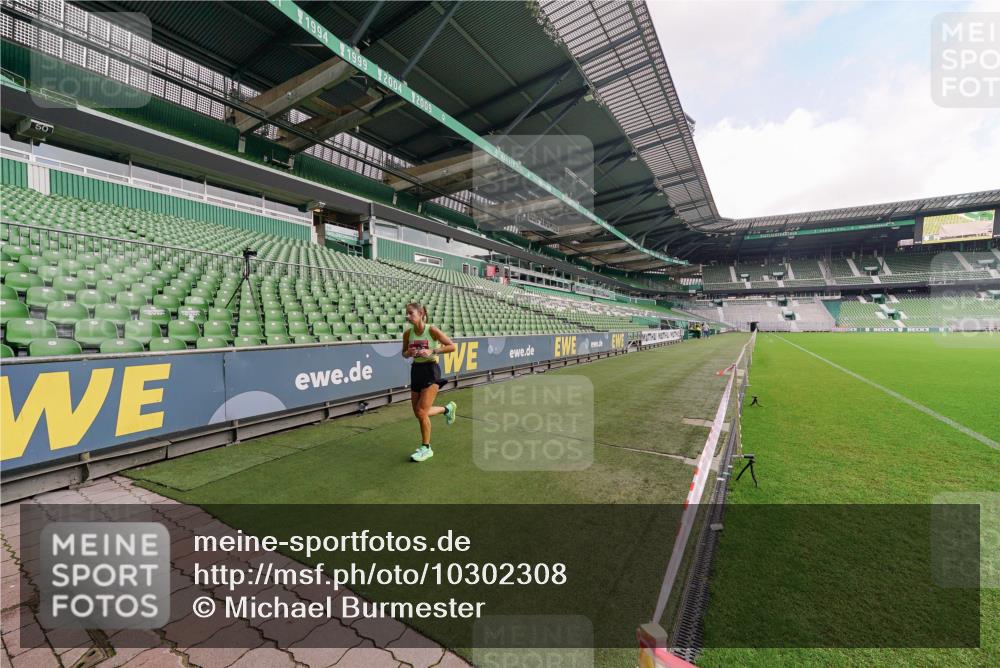 13.09.2026 - 21. swb-Marathon Bremen Michael Burmester http://msf.ph/oto/10302308 13.09.2026 12:16:36 Laufen im Stadion 1028, 1190, 1192, 1263, 1766, 1997, 317, 443, 796, 1149 meine-sportfotos.de
