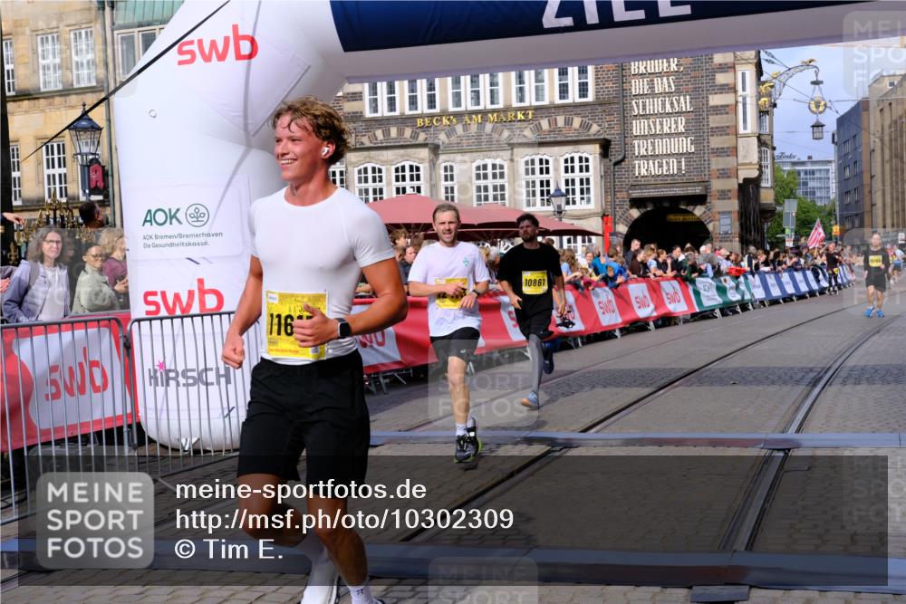 13.09.2026 - 21. swb-Marathon Bremen Tim E. http://msf.ph/oto/10302309 13.09.2026 10:44:54 Ziel 10454, 10806, 10861, 11438, 11615, 11704, 12473 meine-sportfotos.de