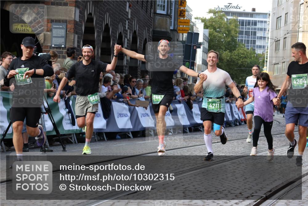 13.09.2026 - 21. swb-Marathon Bremen Strokosch-Dieckow http://msf.ph/oto/10302315 13.09.2026 13:22:15 Ziel 141, 148, 572, 1209, 2051, 3338, 3652, 3774, 3934, 4581, 4735, 5193, 6976, 7098, 8438, 8452, 8924, 8947, 9421, 9599, 10120, 1933, 2499, 3855, 4204, 4211, 4697, 8447, 8574, 9668 meine-sportfotos.de