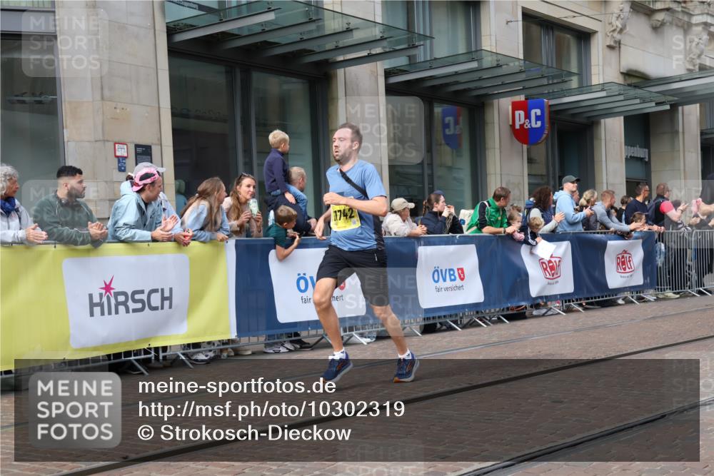 13.09.2026 - 21. swb-Marathon Bremen Strokosch-Dieckow http://msf.ph/oto/10302319 13.09.2026 10:50:29 Ziel 10200, 10267, 10537, 10764, 11076, 11087, 11170, 11220, 11664, 11753, 11774, 11961, 12004, 12052, 12070, 12179, 12309, 12351, 12488, 12560, 13544, 10170, 10233, 10525, 10840, 10923, 11111, 11128, 11178, 11276, 11497, 11499, 11622, 11664, 11680, 11742, 12045, 12078, 12269, 12447, 13562 meine-sportfotos.de