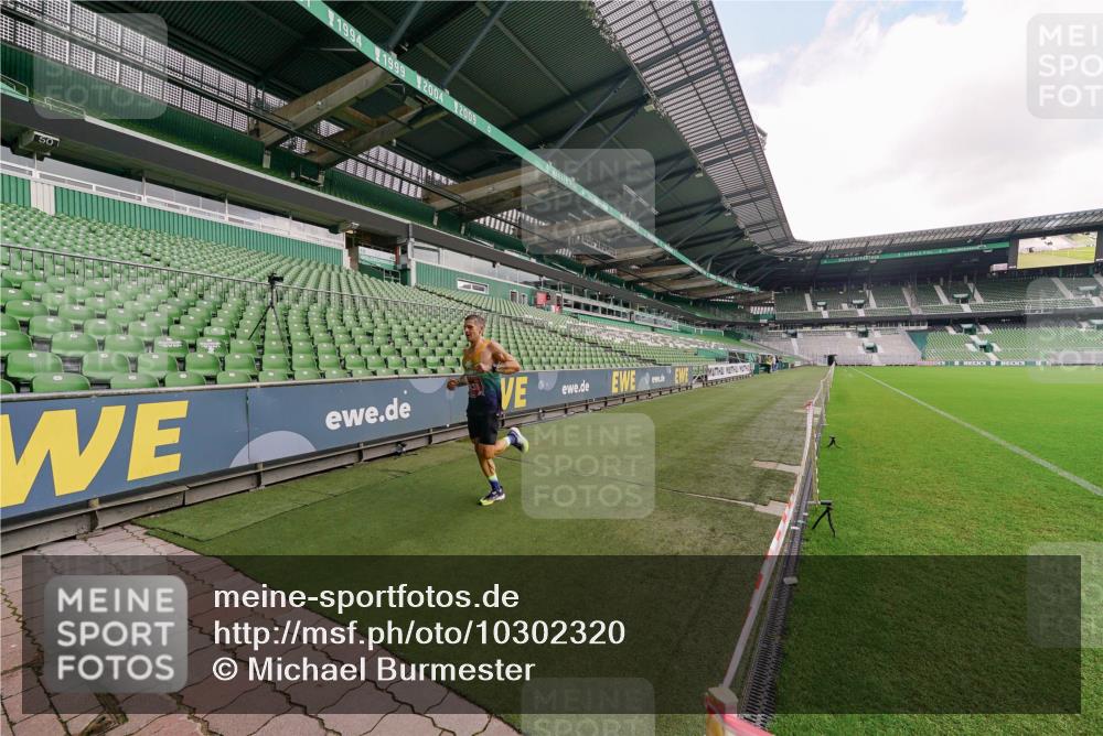 13.09.2026 - 21. swb-Marathon Bremen Michael Burmester http://msf.ph/oto/10302320 13.09.2026 12:18:25 Laufen im Stadion 513, 917, 1154, 1238, 245, 540, 822, 1028, 1670, 1766, 1997 meine-sportfotos.de