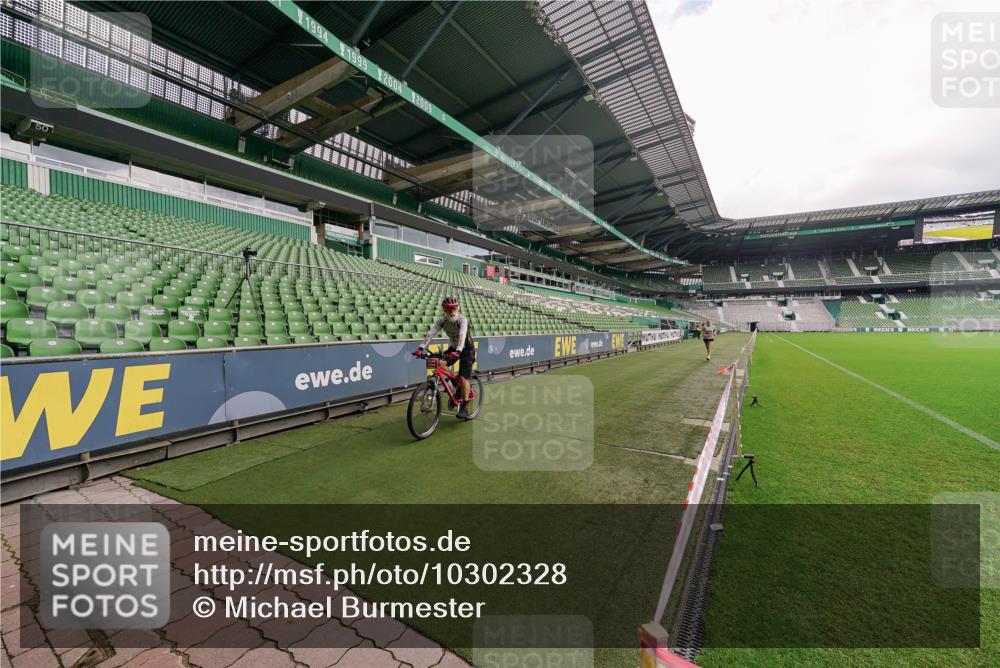 13.09.2026 - 21. swb-Marathon Bremen Michael Burmester http://msf.ph/oto/10302328 13.09.2026 12:20:40 Laufen im Stadion 634, 1957, 513, 917, 1154, 1190, 1192, 1263 meine-sportfotos.de