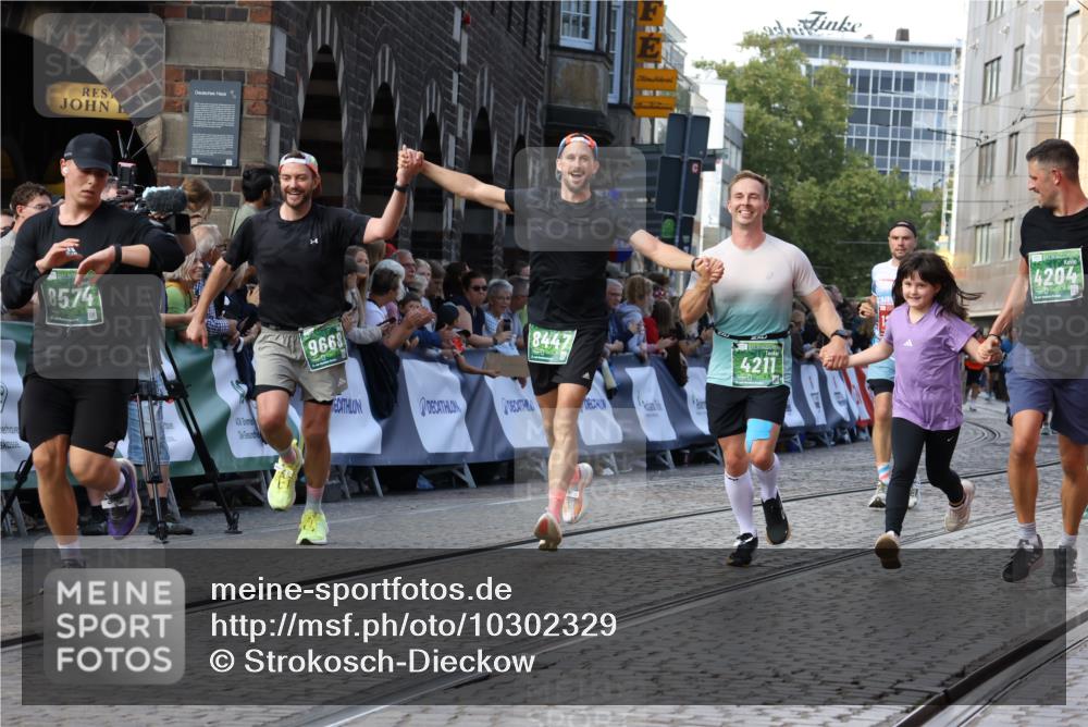13.09.2026 - 21. swb-Marathon Bremen Strokosch-Dieckow http://msf.ph/oto/10302329 13.09.2026 13:22:15 Ziel 141, 148, 572, 1209, 2051, 3338, 3652, 3774, 3934, 4581, 4735, 5193, 6976, 7098, 8438, 8452, 8924, 8947, 9421, 9599, 10120, 1933, 2499, 3855, 4204, 4211, 4697, 8447, 8574, 9668 meine-sportfotos.de