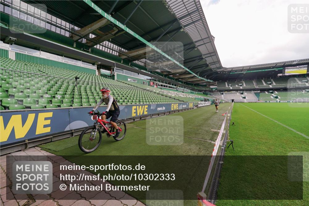 13.09.2026 - 21. swb-Marathon Bremen Michael Burmester http://msf.ph/oto/10302333 13.09.2026 12:20:41 Laufen im Stadion 634, 1957, 513, 917, 1154, 1190, 1192, 1263 meine-sportfotos.de
