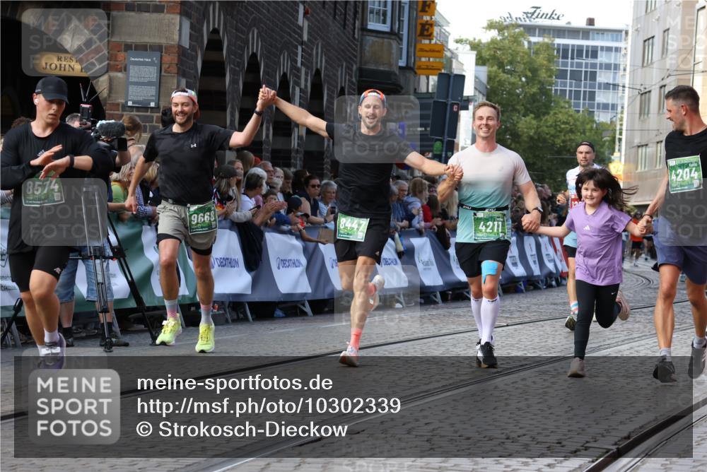 13.09.2026 - 21. swb-Marathon Bremen Strokosch-Dieckow http://msf.ph/oto/10302339 13.09.2026 13:22:15 Ziel 141, 148, 572, 1209, 2051, 3338, 3652, 3774, 3934, 4581, 4735, 5193, 6976, 7098, 8438, 8452, 8924, 8947, 9421, 9599, 10120, 1933, 2499, 3855, 4204, 4211, 4697, 8447, 8574, 9668 meine-sportfotos.de
