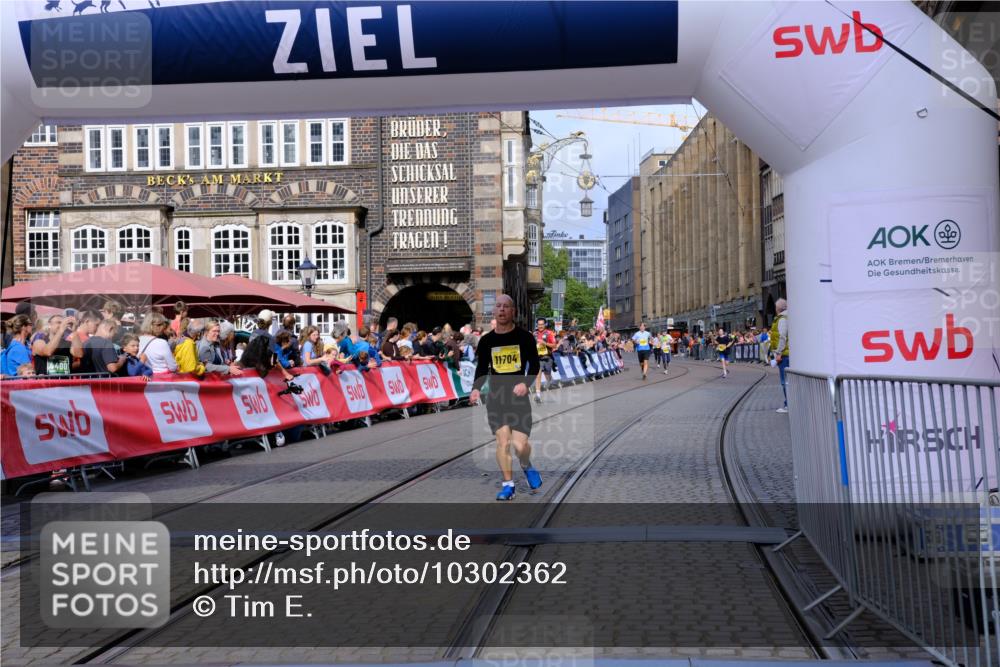 13.09.2026 - 21. swb-Marathon Bremen Tim E. http://msf.ph/oto/10302362 13.09.2026 10:44:58 Ziel 10454, 10806, 10861, 11615, 11692, 11704, 12425, 12473 meine-sportfotos.de