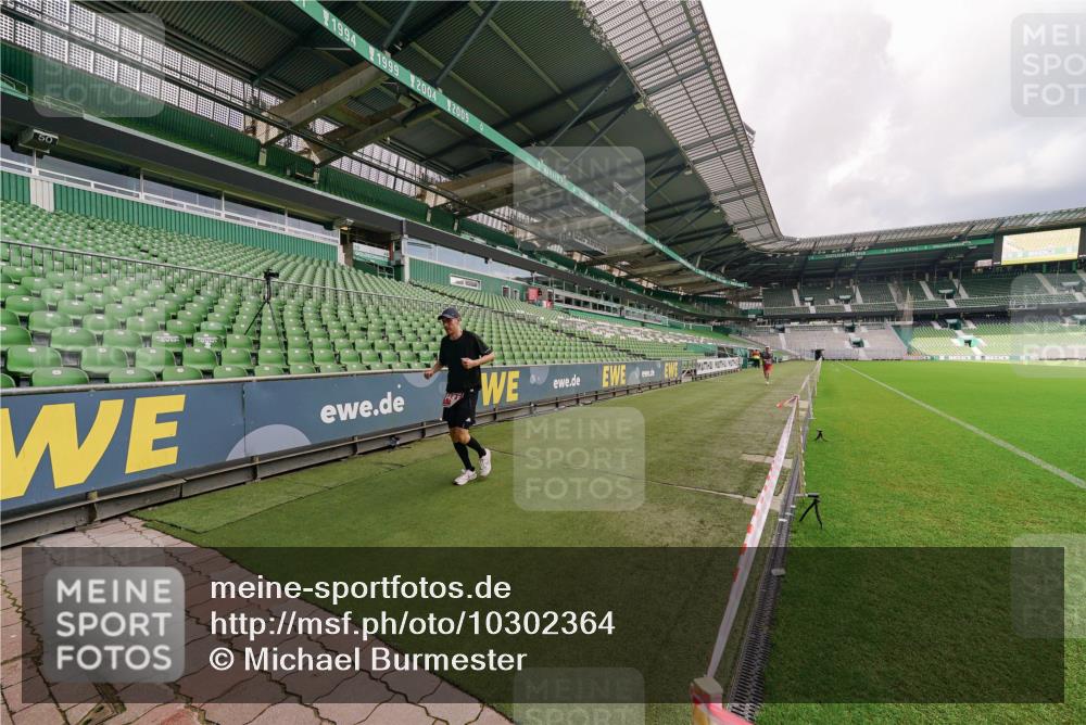 13.09.2026 - 21. swb-Marathon Bremen Michael Burmester http://msf.ph/oto/10302364 13.09.2026 12:23:50 Laufen im Stadion 129, 149, 236, 289, 798, 1483, 1490, 1567, 634, 1957 meine-sportfotos.de