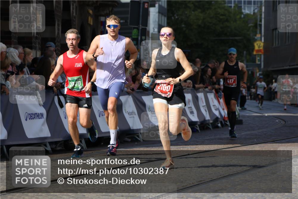 13.09.2026 - 21. swb-Marathon Bremen Strokosch-Dieckow http://msf.ph/oto/10302387 13.09.2026 12:53:13 Ziel 417, 553, 2100, 7244, 8077, 8729, 9522, 2670, 3080, 8081 meine-sportfotos.de