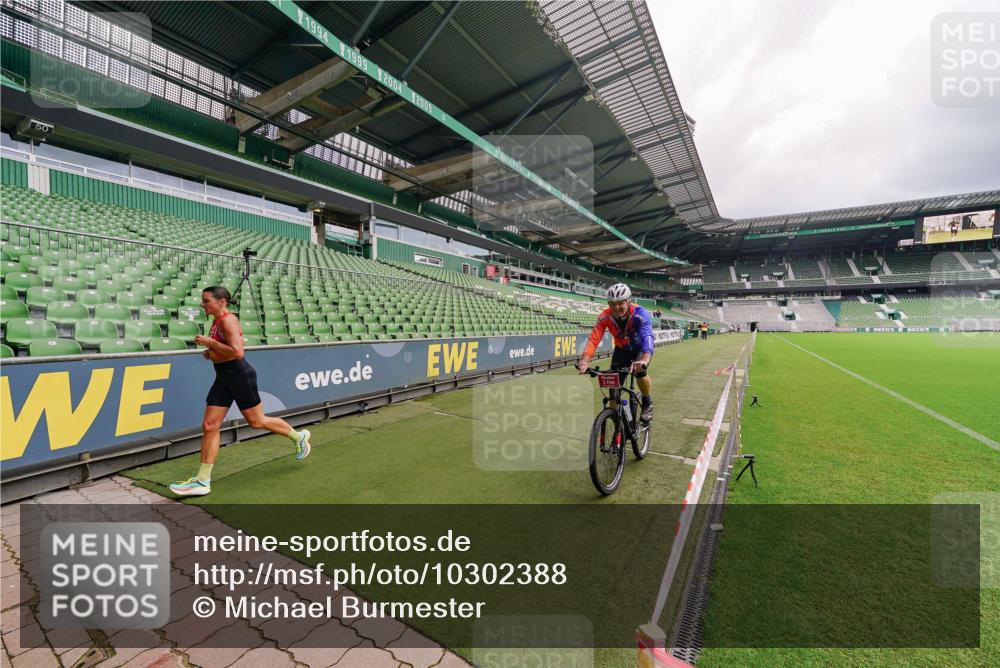 13.09.2026 - 21. swb-Marathon Bremen Michael Burmester http://msf.ph/oto/10302388 13.09.2026 12:25:35 Laufen im Stadion 149, 447, 814, 875, 968, 1187, 1313, 1544, 1840, 2044, 2143, 129, 236, 642 meine-sportfotos.de