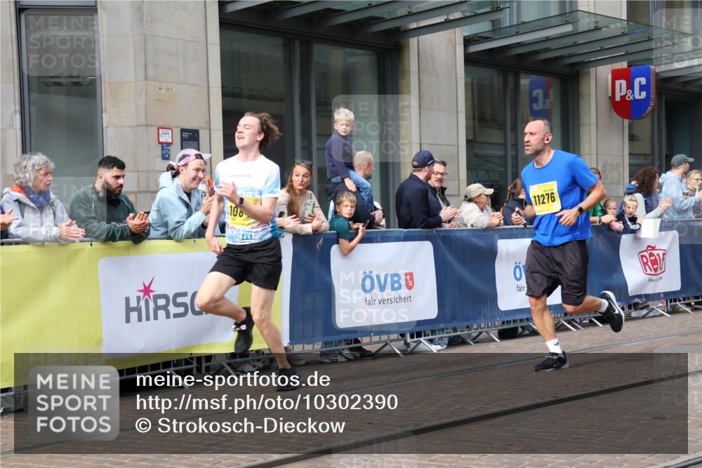 13.09.2026 - 21. swb-Marathon Bremen Strokosch-Dieckow http://msf.ph/oto/10302390 13.09.2026 10:50:31 Ziel 10200, 10267, 10537, 10764, 11076, 11087, 11170, 11220, 11625, 11626, 11753, 11774, 11961, 12004, 12052, 12070, 12179, 12303, 12309, 12351, 12407, 12488, 12560, 13544, 10170, 10233, 10525, 10840, 10923, 11111, 11128, 11178, 11276, 11497, 11499, 11622, 11664, 11680, 11742, 12045, 12078, 12269, 12447, 13562 meine-sportfotos.de