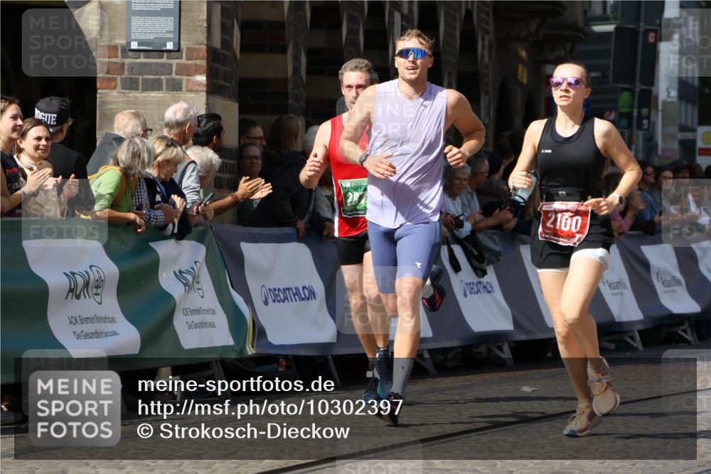 13.09.2026 - 21. swb-Marathon Bremen Strokosch-Dieckow http://msf.ph/oto/10302397 13.09.2026 12:53:14 Ziel 417, 553, 2100, 7244, 8077, 8729, 9522, 2670, 3080, 8081 meine-sportfotos.de