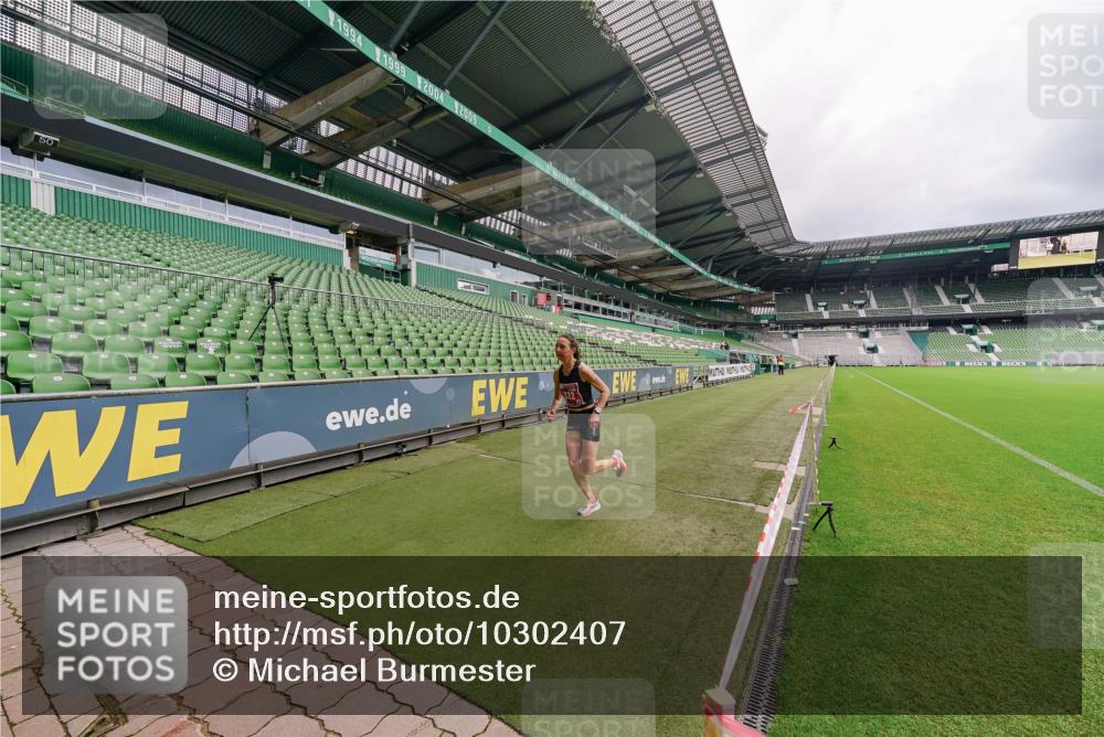 13.09.2026 - 21. swb-Marathon Bremen Michael Burmester http://msf.ph/oto/10302407 13.09.2026 12:26:21 Laufen im Stadion 206, 238, 322, 447, 814, 841, 875, 968, 1187, 1313, 1840, 2044, 2143, 129, 236, 798, 1567 meine-sportfotos.de