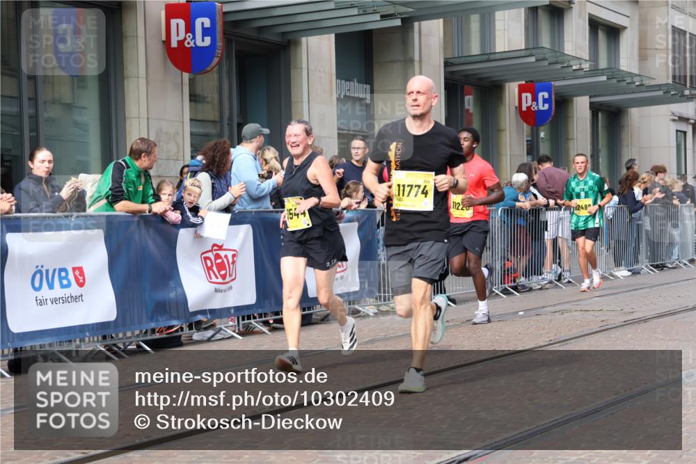 13.09.2026 - 21. swb-Marathon Bremen Strokosch-Dieckow http://msf.ph/oto/10302409 13.09.2026 10:50:33 Ziel 10200, 10267, 10537, 10764, 11076, 11087, 11170, 11625, 11626, 11753, 11961, 12004, 12052, 12070, 12179, 12303, 12309, 12351, 12407, 12488, 12560, 13544, 10170, 10233, 10525, 10840, 10923, 11111, 11178, 11220, 11276, 11497, 11499, 11622, 11664, 11680, 11742, 11774, 12045, 12078, 12269, 12309, 12447, 13562 meine-sportfotos.de