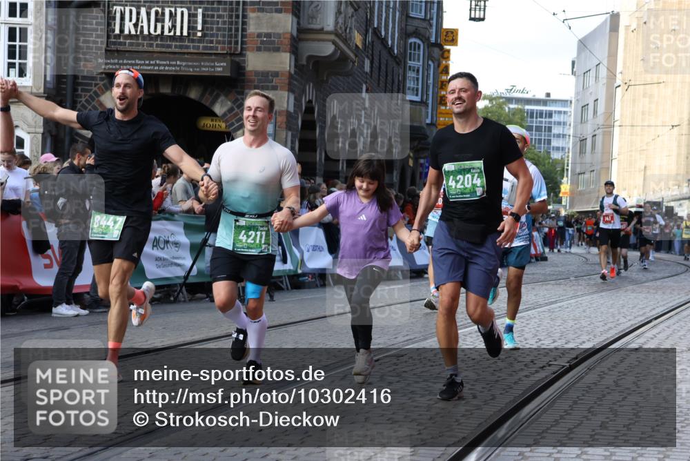 13.09.2026 - 21. swb-Marathon Bremen Strokosch-Dieckow http://msf.ph/oto/10302416 13.09.2026 13:22:18 Ziel 141, 148, 1209, 2051, 3338, 3652, 3774, 3934, 4581, 4735, 5193, 6976, 7098, 8438, 8452, 8924, 8947, 9599, 9839, 10120, 1933, 2481, 3855, 4697, 6891 meine-sportfotos.de
