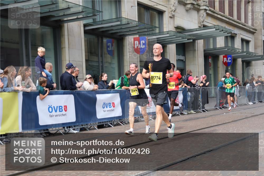 13.09.2026 - 21. swb-Marathon Bremen Strokosch-Dieckow http://msf.ph/oto/10302426 13.09.2026 10:50:33 Ziel 10200, 10267, 10537, 10764, 11076, 11087, 11170, 11625, 11626, 11753, 11961, 12004, 12052, 12070, 12179, 12303, 12309, 12351, 12407, 12488, 12560, 13544, 10170, 10233, 10525, 10840, 10923, 11111, 11178, 11220, 11276, 11497, 11499, 11622, 11664, 11680, 11742, 11774, 12045, 12078, 12269, 12309, 12447, 13562 meine-sportfotos.de