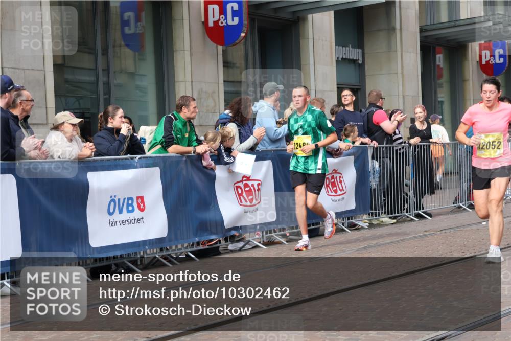 13.09.2026 - 21. swb-Marathon Bremen Strokosch-Dieckow http://msf.ph/oto/10302462 13.09.2026 10:50:35 Ziel 10200, 10267, 10537, 10764, 11076, 11087, 11170, 11339, 11625, 11626, 11753, 11961, 12004, 12052, 12070, 12179, 12303, 12351, 12407, 12488, 12560, 13544, 10170, 10233, 10525, 10840, 10923, 11178, 11220, 11276, 11497, 11499, 11622, 11664, 11680, 11742, 11774, 12045, 12052, 12078, 12269, 12309, 12447, 13562 meine-sportfotos.de