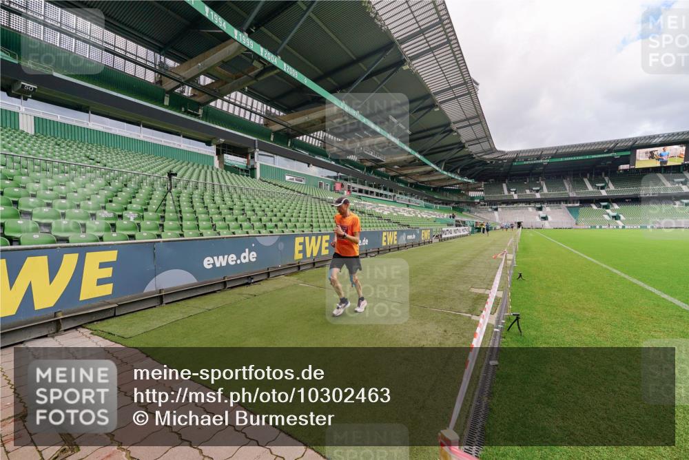 13.09.2026 - 21. swb-Marathon Bremen Michael Burmester http://msf.ph/oto/10302463 13.09.2026 12:27:42 Laufen im Stadion 103, 206, 238, 322, 358, 420, 553, 574, 649, 841, 1161, 1253, 1256, 1352, 1391, 1525, 1724, 1783, 1917, 2032, 3662, 4264, 149, 289, 798, 1313, 1483, 1490, 1544, 1567 meine-sportfotos.de