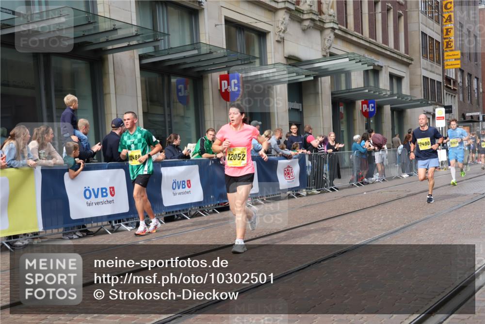 13.09.2026 - 21. swb-Marathon Bremen Strokosch-Dieckow http://msf.ph/oto/10302501 13.09.2026 10:50:36 Ziel 10200, 10267, 10537, 10764, 11076, 11087, 11170, 11339, 11625, 11626, 11753, 11961, 12004, 12070, 12179, 12303, 12351, 12407, 12488, 12560, 13544, 10170, 10233, 10525, 10840, 10923, 11178, 11220, 11276, 11497, 11499, 11622, 11664, 11680, 11742, 11774, 12045, 12052, 12078, 12269, 12309, 12447, 13544, 13562 meine-sportfotos.de