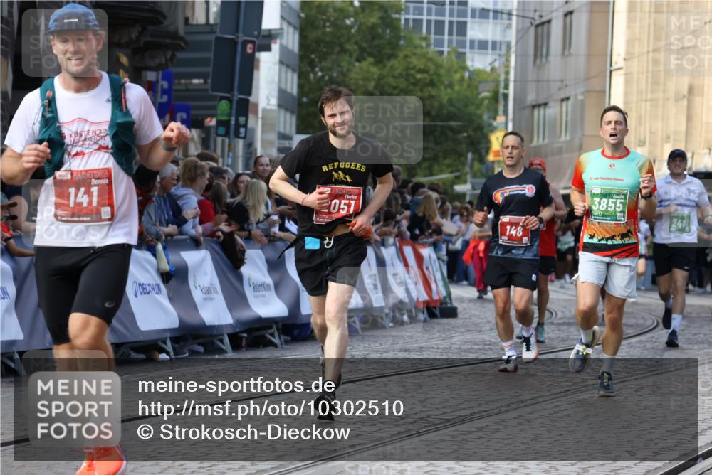 13.09.2026 - 21. swb-Marathon Bremen Strokosch-Dieckow http://msf.ph/oto/10302510 13.09.2026 13:22:22 Ziel 141, 148, 1209, 1645, 2051, 3021, 3338, 3652, 3774, 4581, 5193, 7098, 7625, 7917, 8438, 8452, 8924, 9599, 9839, 1933, 2481, 3855, 4483, 4697, 6891, 7586, 8547, 8694 meine-sportfotos.de