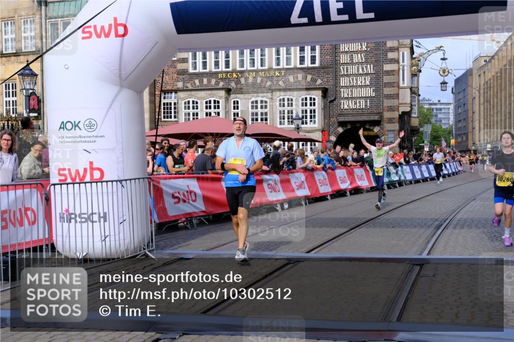 13.09.2026 - 21. swb-Marathon Bremen Tim E. http://msf.ph/oto/10302512 13.09.2026 10:45:07 Ziel 10266, 10628, 10735, 10861, 11692, 11704, 12302, 12425 meine-sportfotos.de