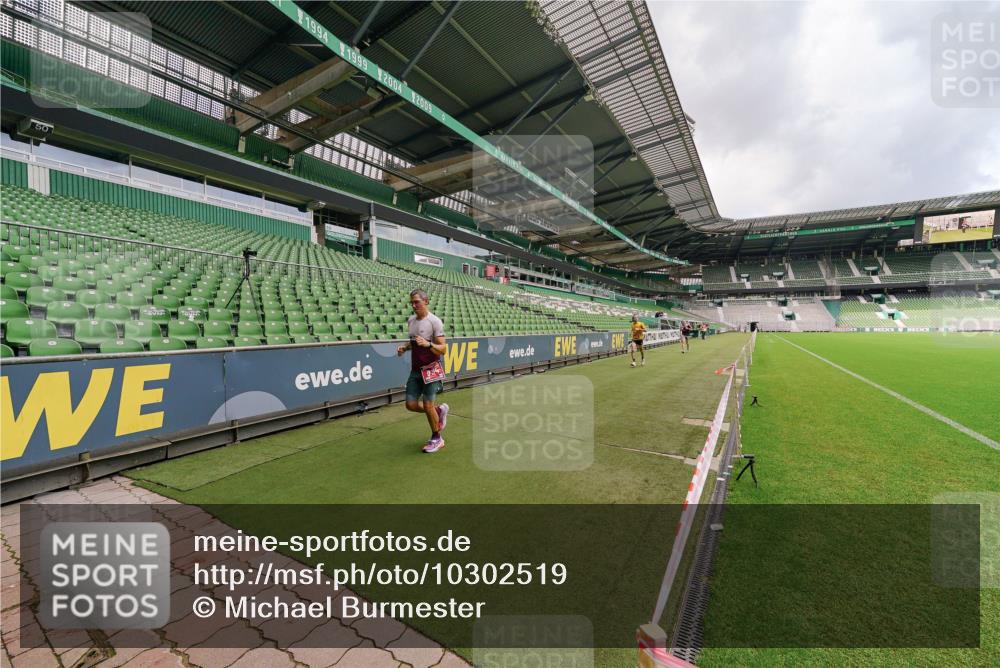 13.09.2026 - 21. swb-Marathon Bremen Michael Burmester http://msf.ph/oto/10302519 13.09.2026 12:29:21 Laufen im Stadion 314, 358, 520, 547, 553, 574, 649, 719, 858, 934, 959, 1253, 1256, 1391, 1428, 1525, 1724, 1783, 3662, 206, 322, 447, 814, 841, 875, 968, 1187, 1313, 1544, 1840, 2044, 2143 meine-sportfotos.de