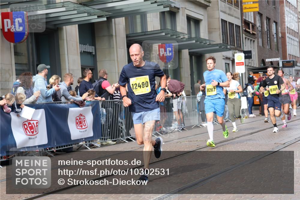 13.09.2026 - 21. swb-Marathon Bremen Strokosch-Dieckow http://msf.ph/oto/10302531 13.09.2026 10:50:38 Ziel 10200, 10267, 10537, 10764, 11076, 11087, 11170, 11339, 11625, 11626, 11753, 11961, 12004, 12070, 12179, 12303, 12351, 12407, 12560, 10170, 10233, 10525, 10764, 10840, 10923, 11220, 11276, 11497, 11499, 11622, 11664, 11680, 11742, 11774, 12045, 12052, 12078, 12309, 12447, 12488, 13544, 13562 meine-sportfotos.de